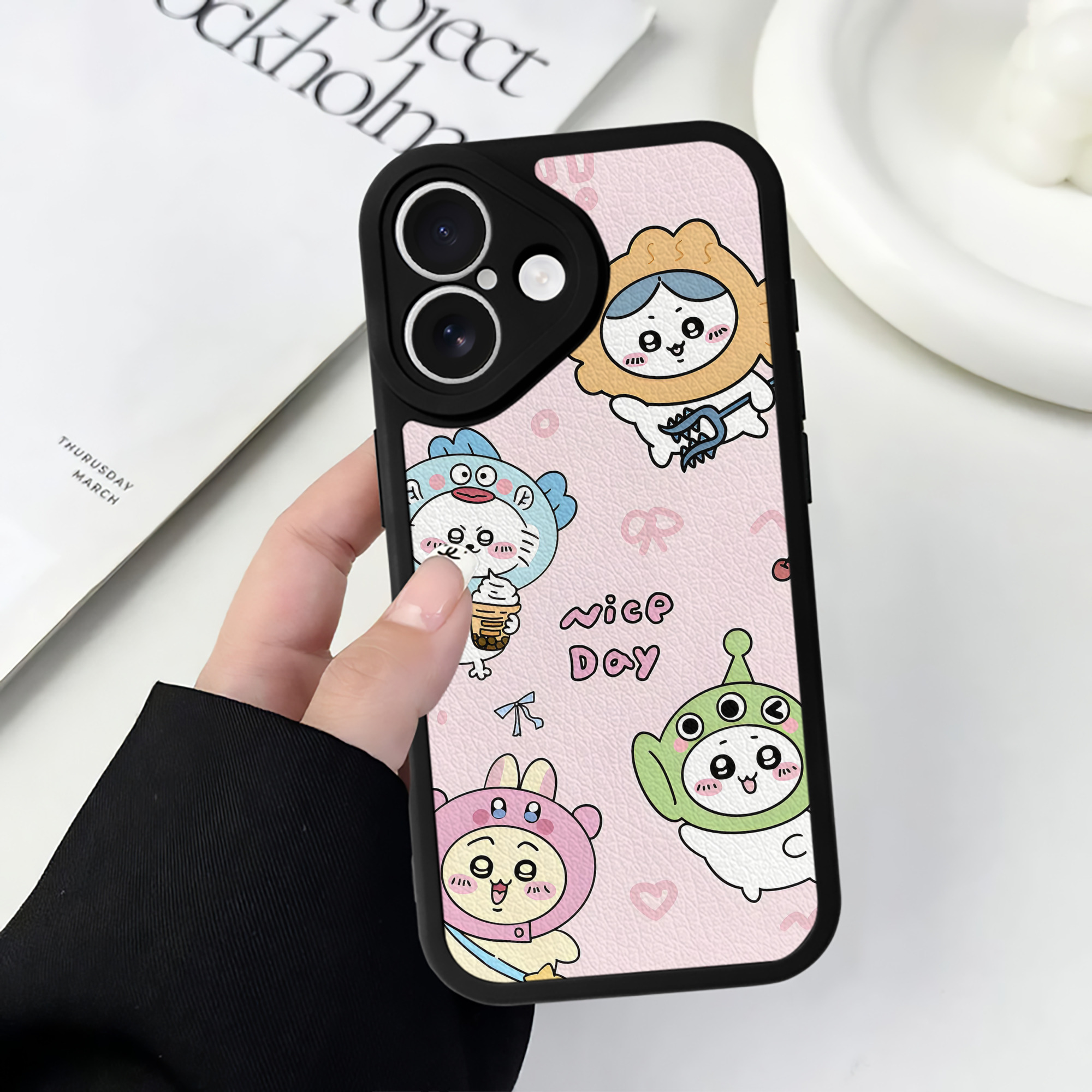 （画像用） ちいかわ Chii-kawa 【iPhone 16シリーズ対応】シリコンスマホケース（レザー調） 材質：シリコン